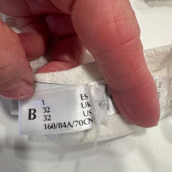 La Perla Scalloped Embroidered Mesh Lace Balconette Bra Size 32B White Underwire - Picture 10 of 12